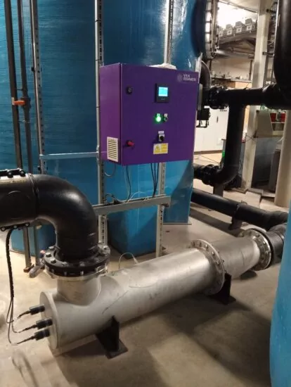 Van Remmen UV systeem in technische ruimte zwembad